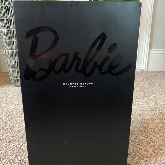 Haunted Beauty Vampire Barbie Gold Label Collection - Picture 3 of 10
